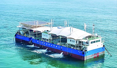 中国初の深海遠洋養殖総合試験プラットフォーム、山東省で稼働開始——漁業機械化の新たな章